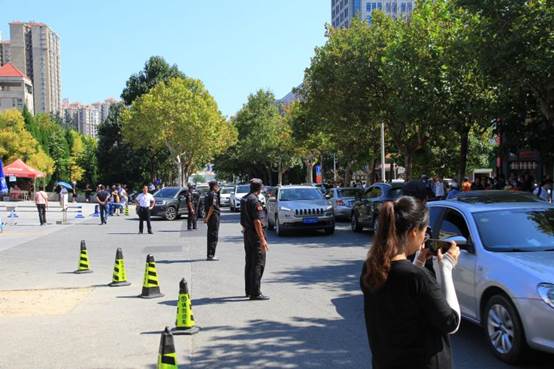 说明:E:\HYUNDAI (H)\2020\保卫处工作\迎新及开学典礼、消防演练\迎新7.jpg