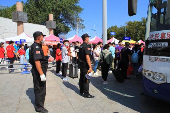 说明:E:\HYUNDAI (H)\2020\保卫处工作\迎新及开学典礼、消防演练\迎新4.jpg