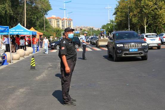 说明:E:\HYUNDAI (H)\2020\保卫处工作\迎新及开学典礼、消防演练\迎新5.jpg