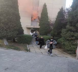 说明:E:\HYUNDAI (H)\2021\保卫处工作\消防科\119消防宣传月活动\培训及演练相片\6cde45ff136da520d781ca1506fa9cc.jpg